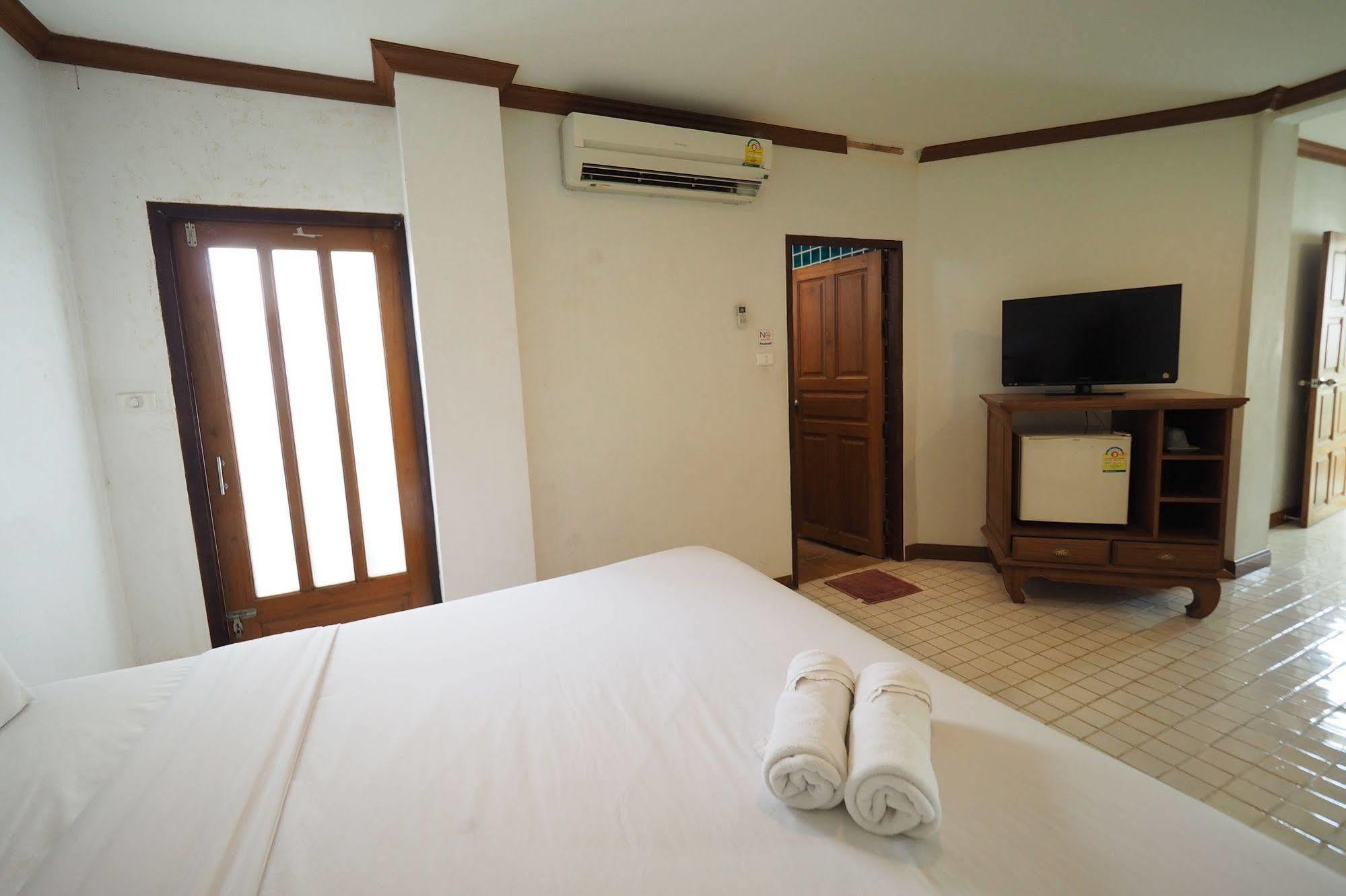 Fah Place Hotel Нан Екстериор снимка